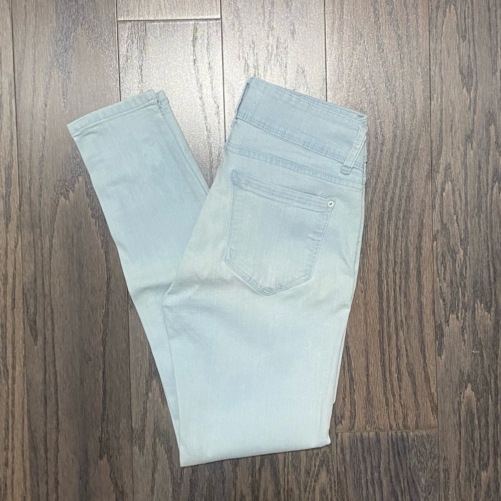 Kensie Light Wash Skinny Jeans - Picture 5 of 8